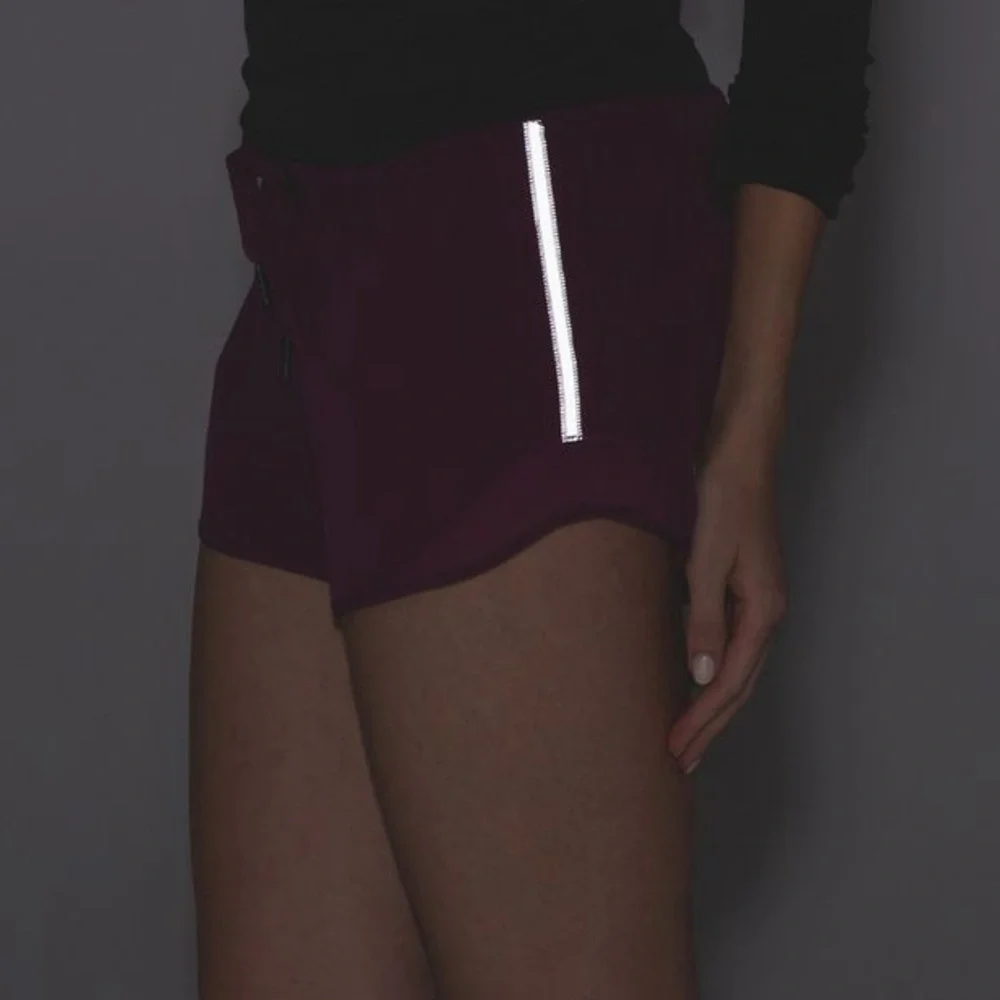 Lululemon Hotty Hot Low Rise lightweight Run Short Long 4” in Deep Fuchsia Sz 6